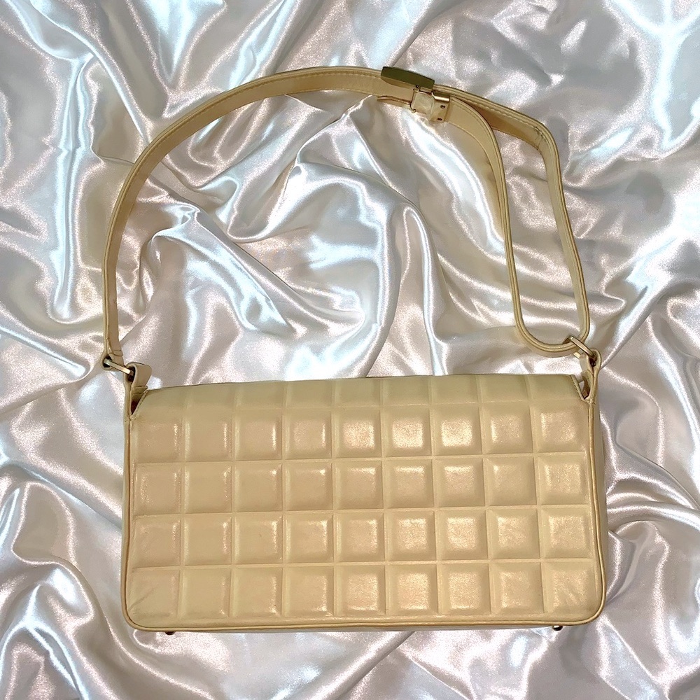 🎀SOLD🎀 Chanel Chocolate Bar Shoulder Bag - Picture 4 of 12